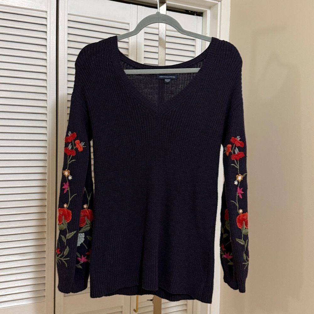 AEO Dark blue sweater with floral embroidery